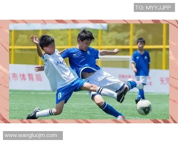 年少时的足球明星如何在绿茵场上追逐梦想与荣耀